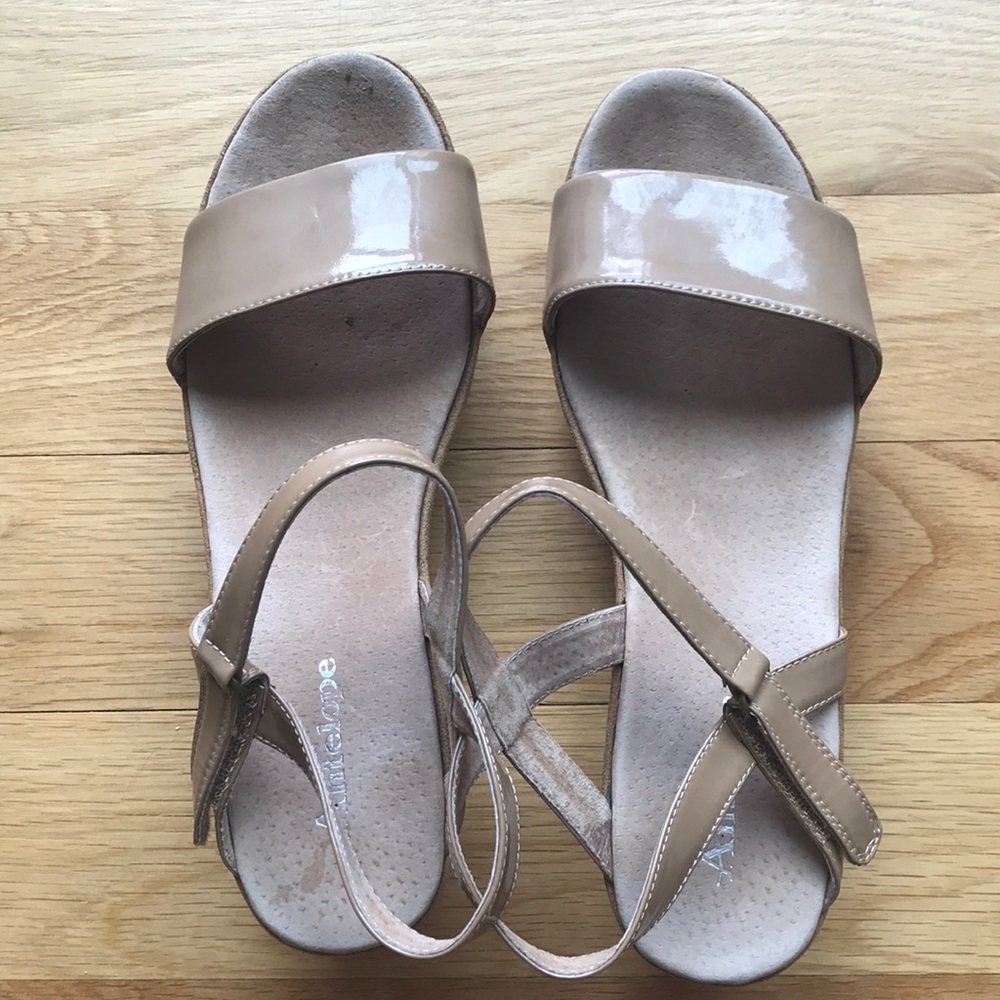 Nude wedges by Antelope